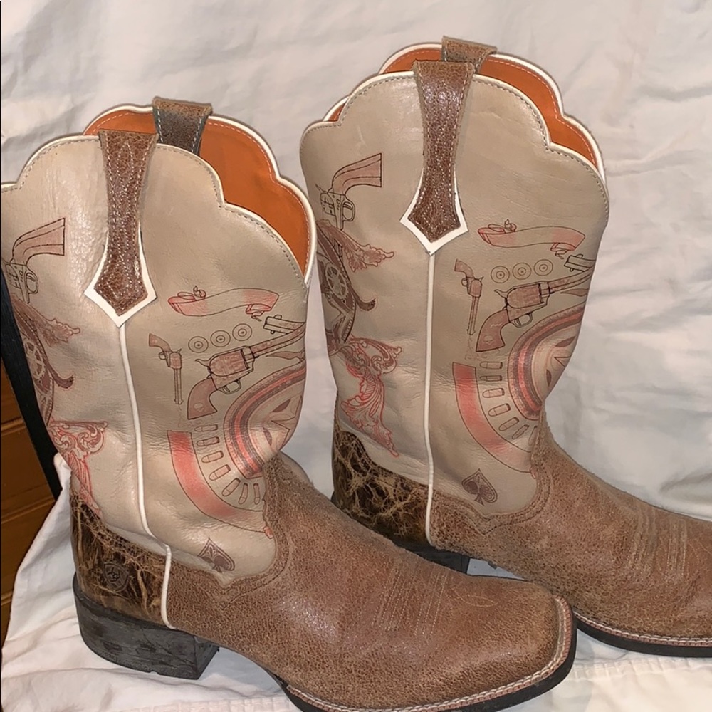 Cowboy boots 🤠